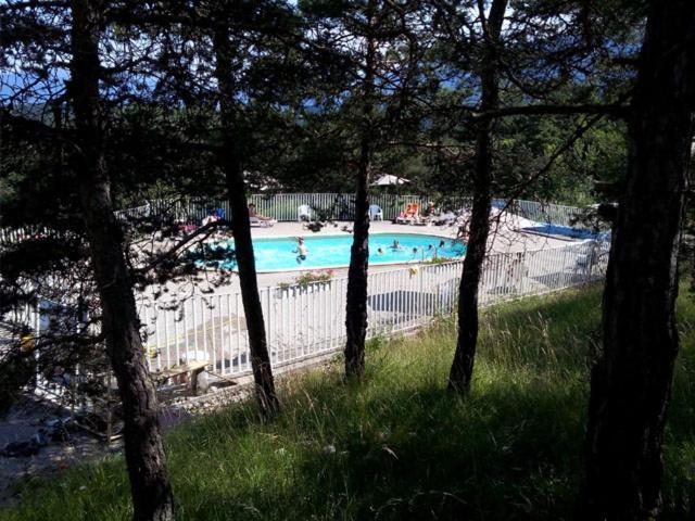 Отель Camping La Chabannerie Saint-Martin-de-Clelles Экстерьер фото