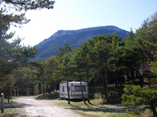 Отель Camping La Chabannerie Saint-Martin-de-Clelles Экстерьер фото