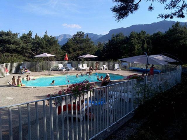 Отель Camping La Chabannerie Saint-Martin-de-Clelles Экстерьер фото